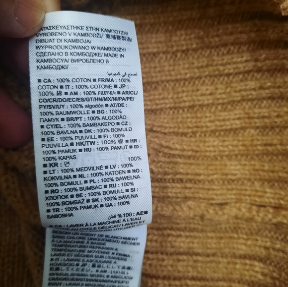 GAP Classic Cable Camel Heathered  Sweater - Picture 10 of 10